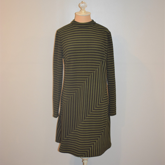 hutch anthropologie green dress Hutch Green Maxi Wrap Dress, In excellent, preowned
